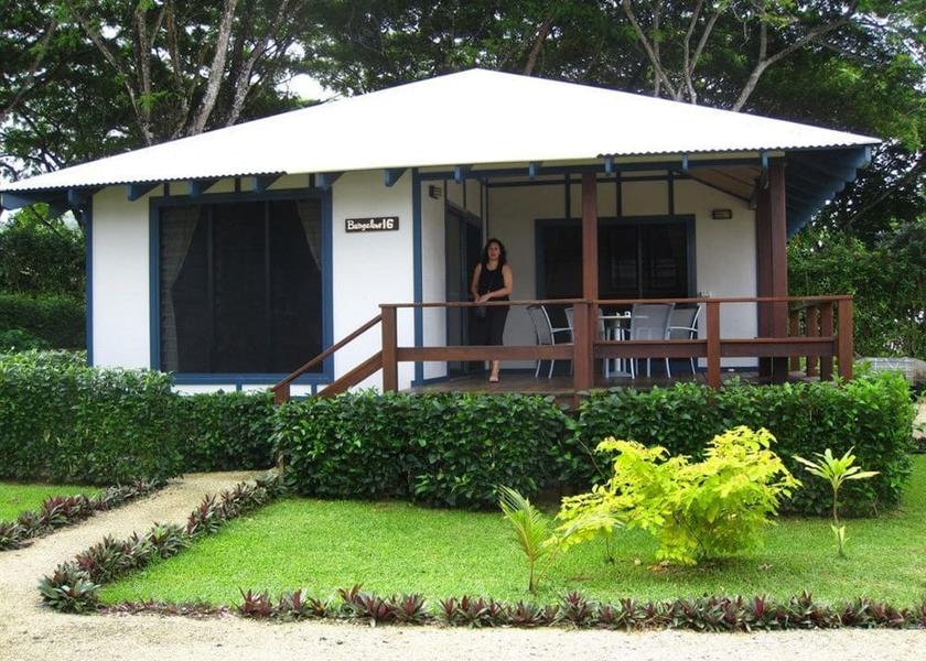  Mele Exterior Detail