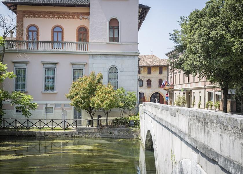 Veneto Portogruaro Exterior Detail