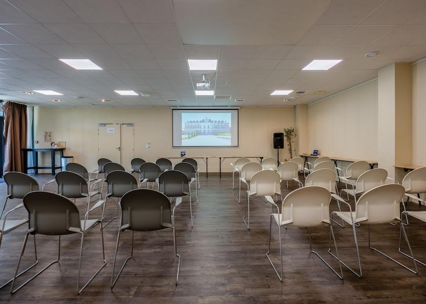 Nouvelle-Aquitaine Lagord Meeting Room