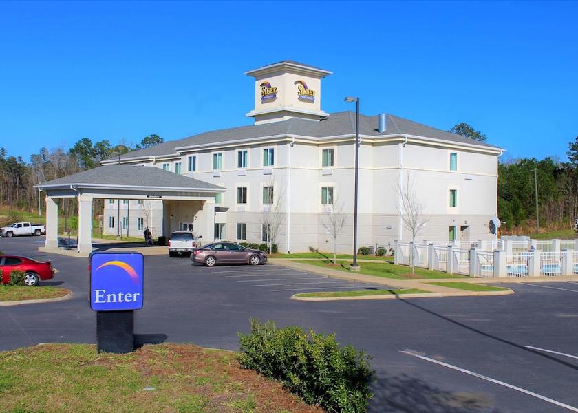 Alabama Evergreen Exterior Detail
