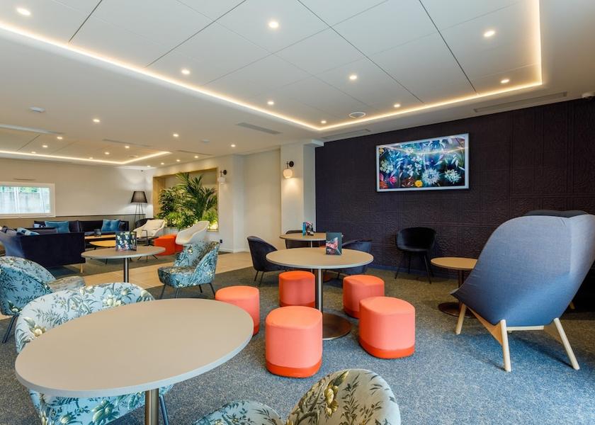 Brittany Lecousse Bar