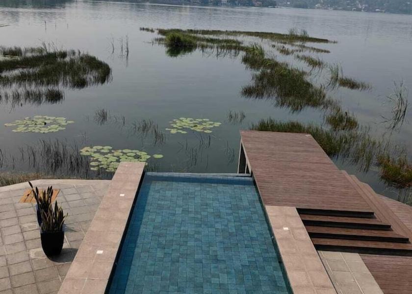 Petén Flores Pool