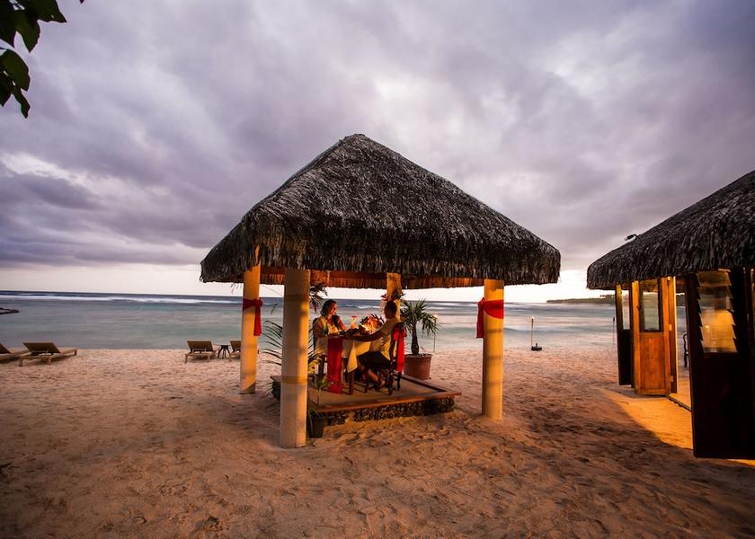 Shefa Port Vila Couples dining
