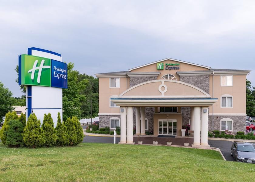 Connecticut Newington Exterior Detail