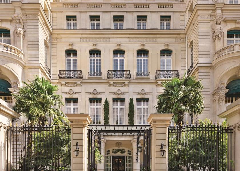 Ile-de-France Paris Exterior Detail