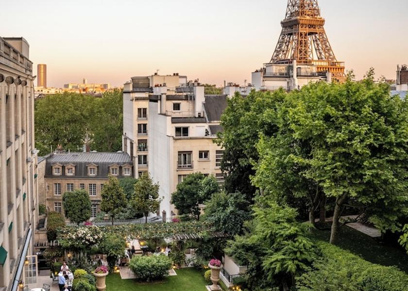 Ile-de-France Paris Exterior Detail