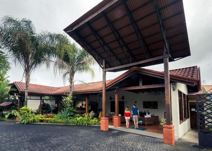 Alajuela La Fortuna Facade