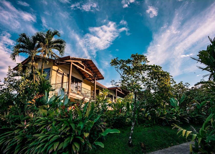 Alajuela La Fortuna Facade