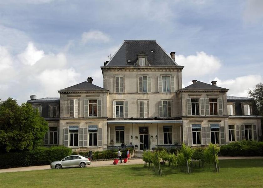 Nouvelle-Aquitaine Cognac Facade