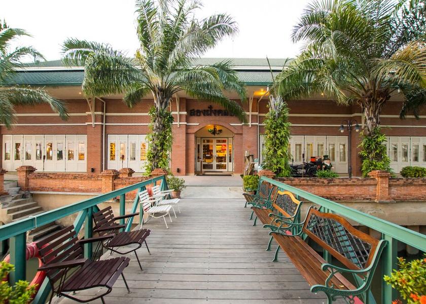 Bangkok Pak Kret Terrace/patio