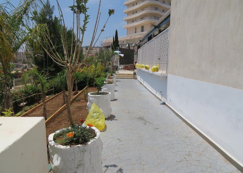  Oran Exterior Detail