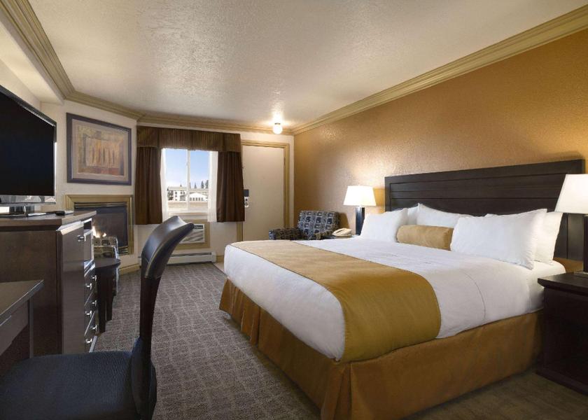 Alberta High Level 1 King Bed Non-Smoking