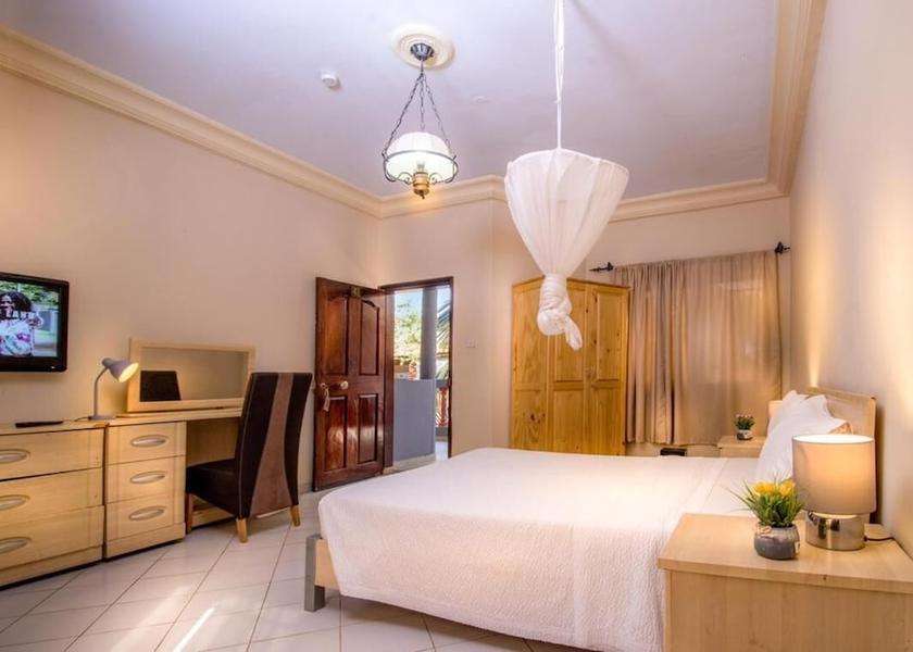  Serrekunda Room