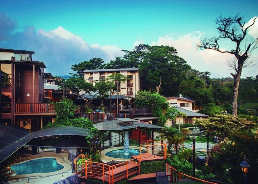 Puntarenas Monteverde Facade