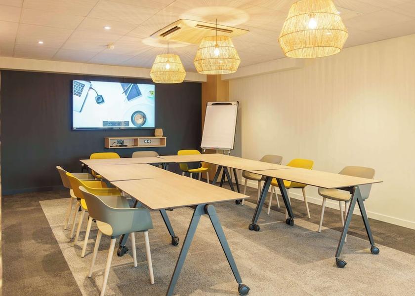 Hauts-de-France Laon Meeting Room