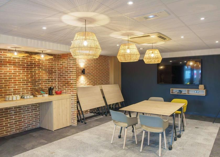 Hauts-de-France Laon Meeting Room