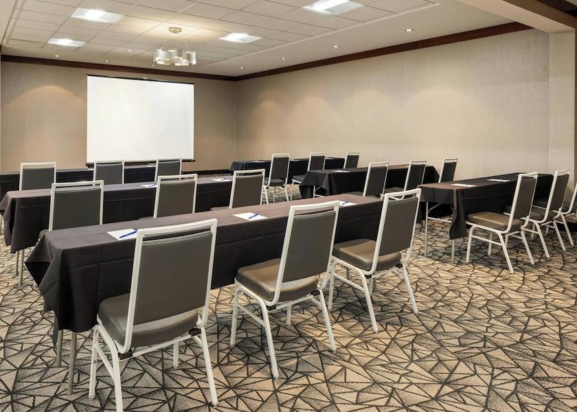 Wisconsin Menomonee Falls Meeting Room