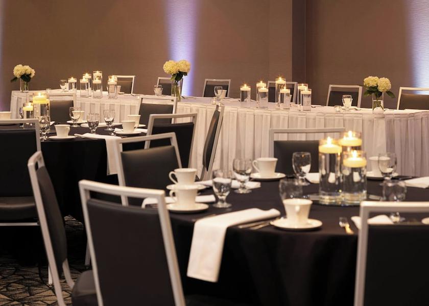 Wisconsin Menomonee Falls Meeting Room