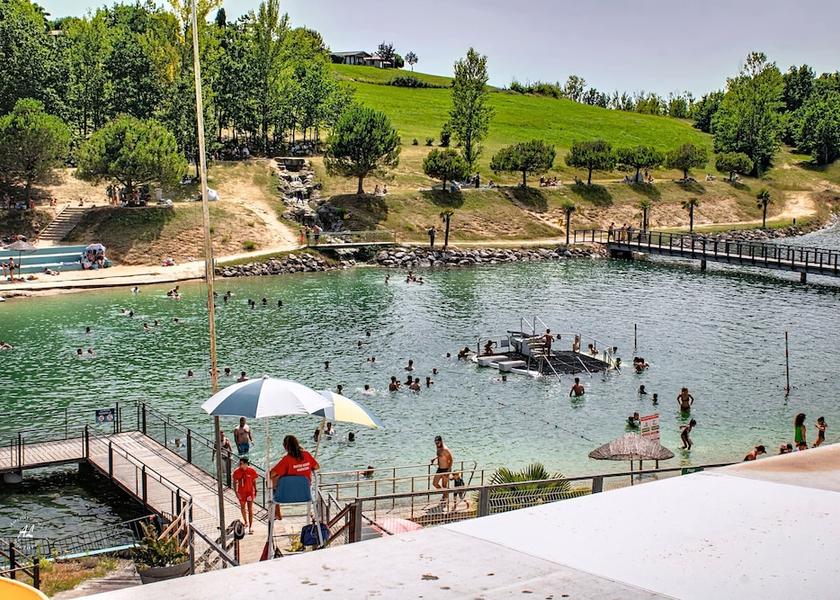 Occitanie Monclar-de-Quercy Lake