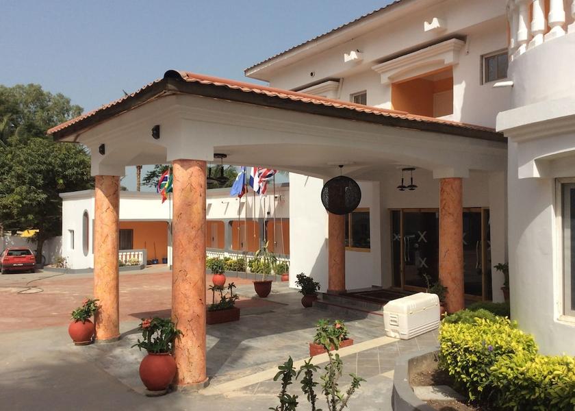  Serrekunda Property entrance