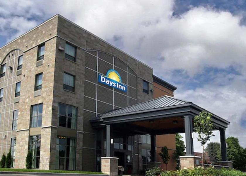 Quebec Levis Entrance