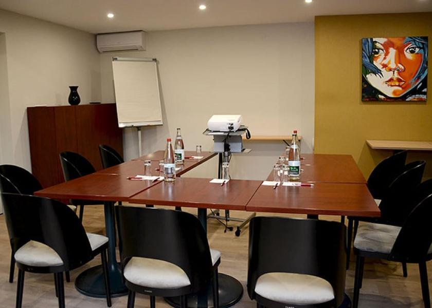 Auvergne-Rhone-Alpes Mably Meeting Room