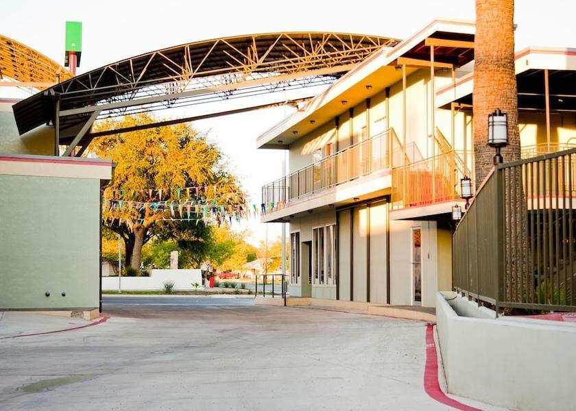 Texas Del Rio Exterior Detail