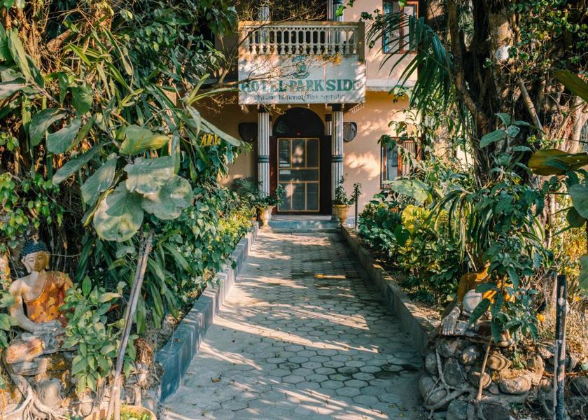 Bagmati Sauraha Hotel Exterior
