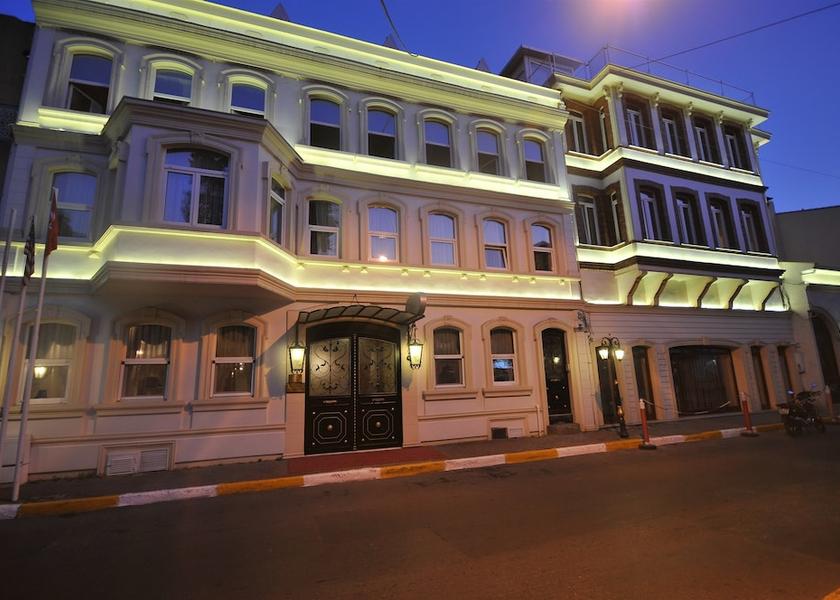 Istanbul Sariyer Front of property - evening/night