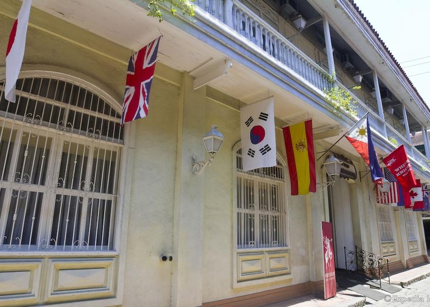 Manila Exterior