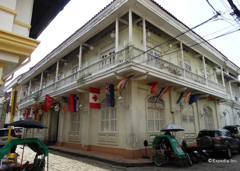  Manila Exterior
