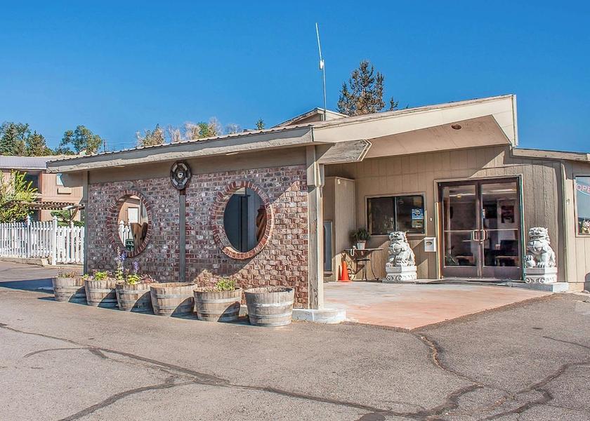 Oregon Madras Exterior Detail