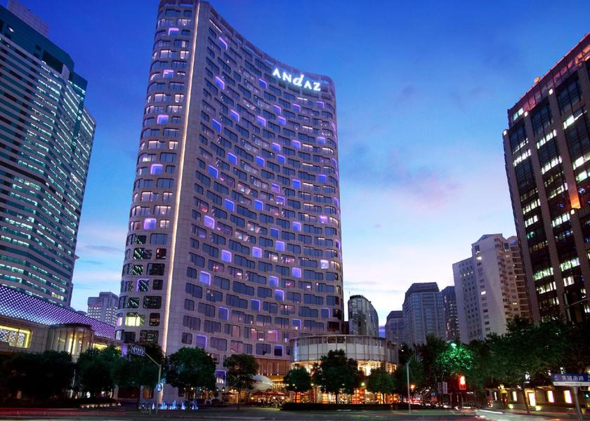  Shanghai Hotel Exterior