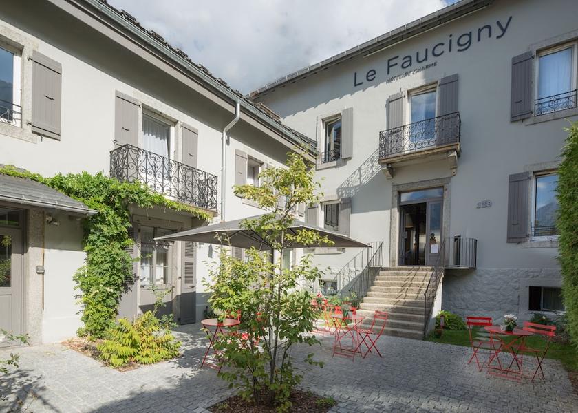 Auvergne-Rhône-Alpes Chamonix-Mont-Blanc Terrace/patio