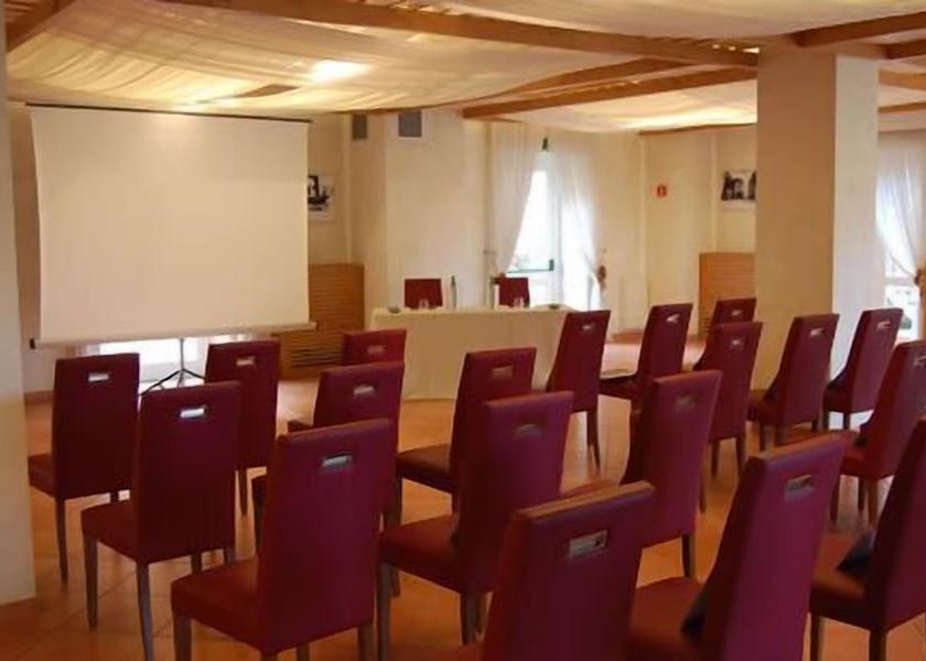 Campania Cercola Meeting Room