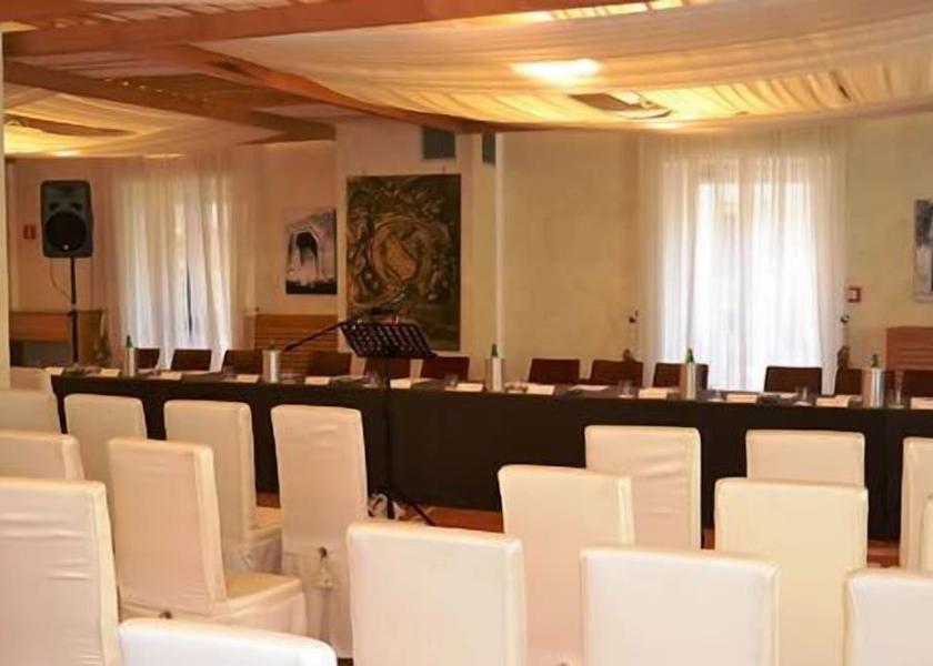 Campania Cercola Meeting Room