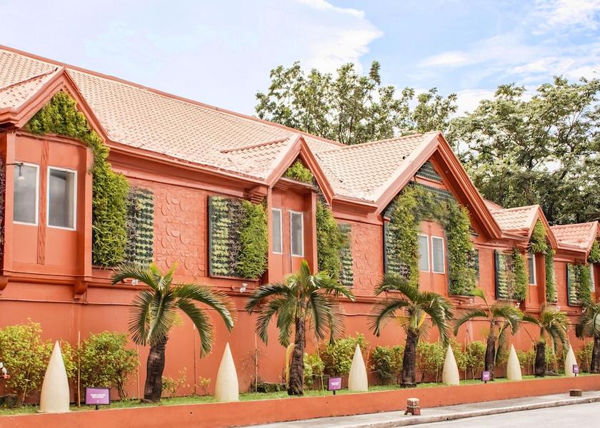  Manila Exterior