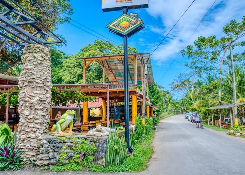 Limon Cahuita Entrance