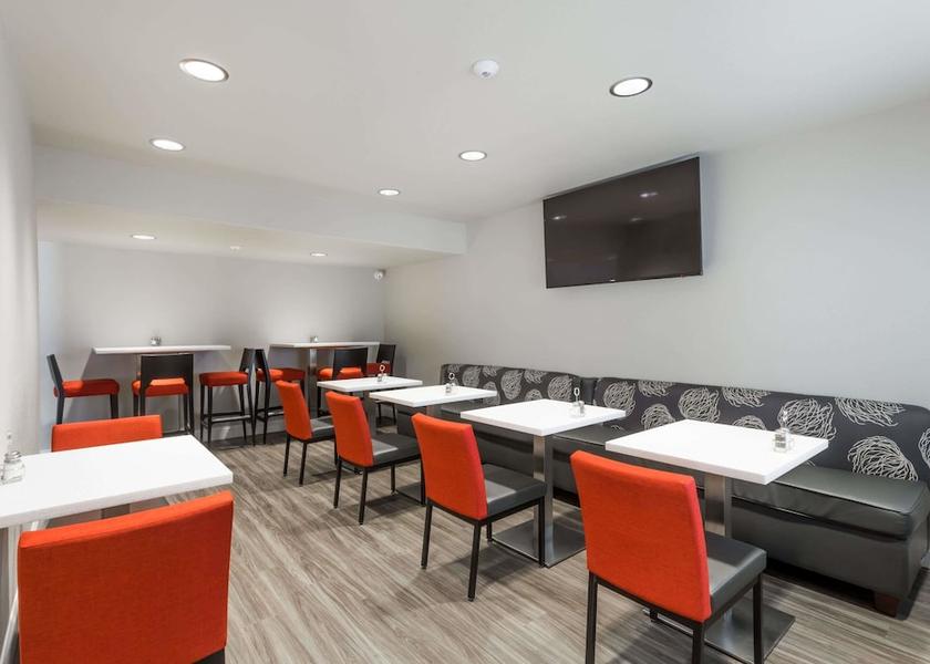 California Fresno Breakfast Area