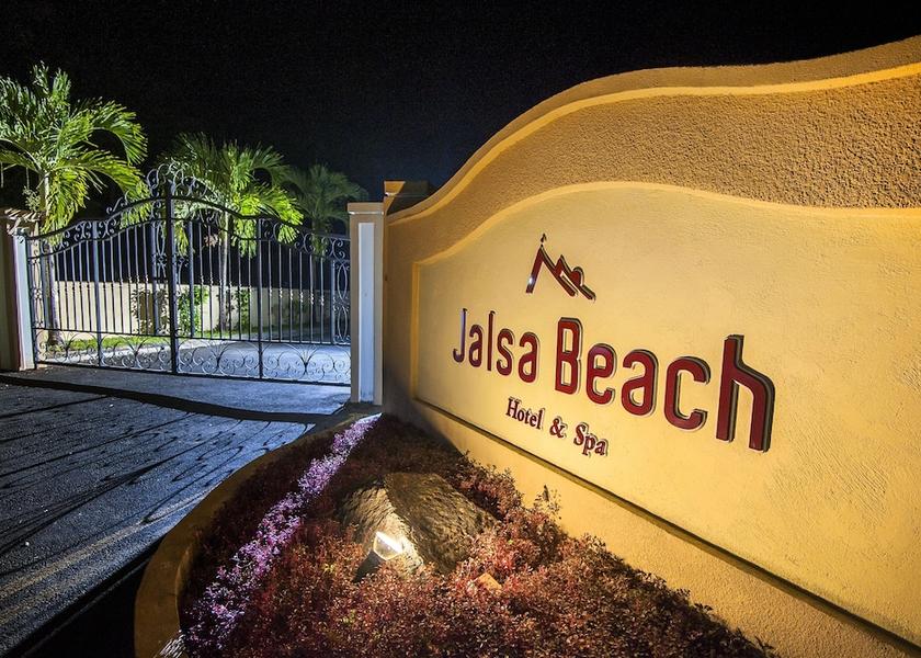 MU Poste Lafayette Entrance