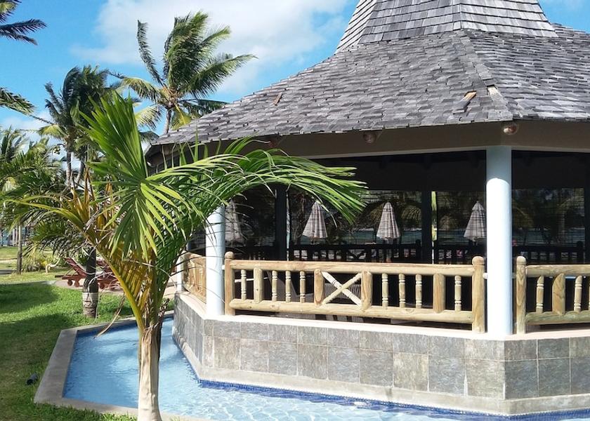 MU Poste Lafayette Exterior Detail