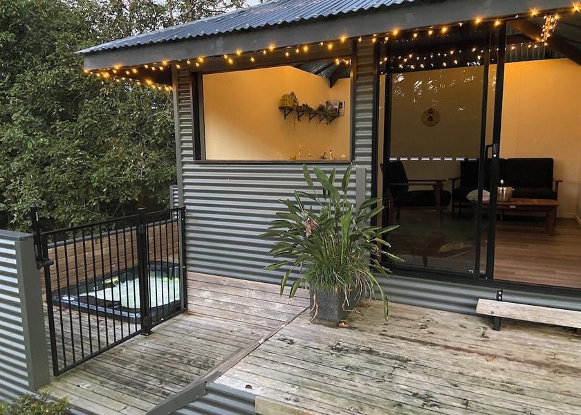 Queensland Palm Grove Private Spa Tub