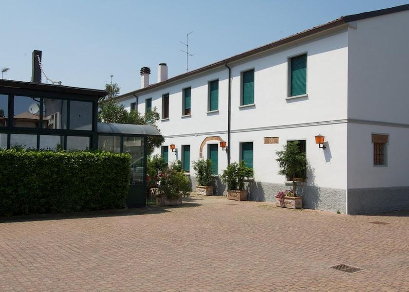 Lombardy Porto Mantovano Exterior