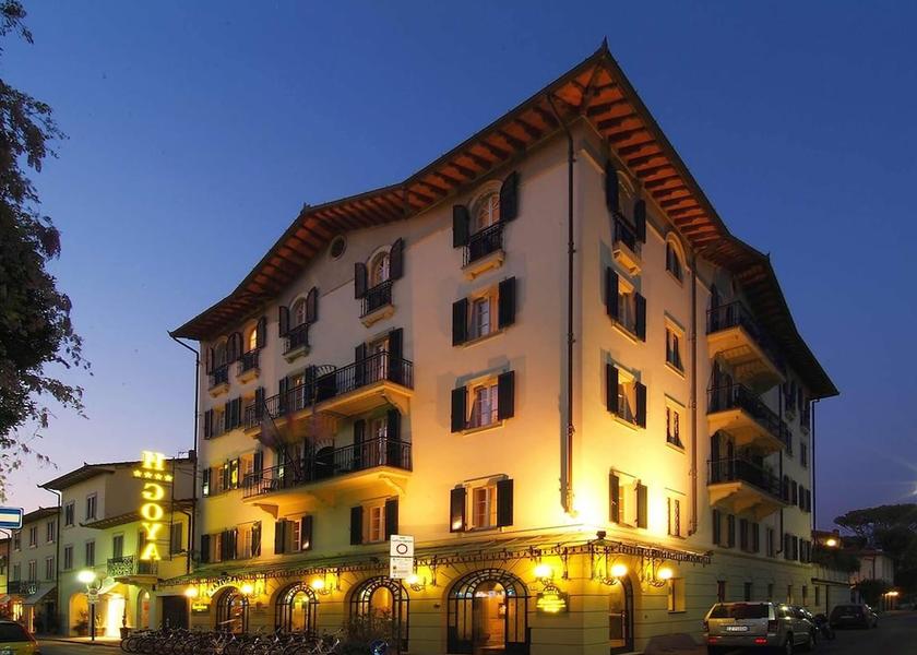 Tuscany Forte dei Marmi Facade