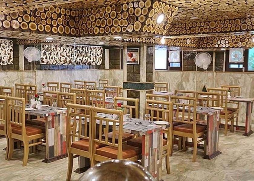 Jammu and Kashmir Srinagar Food and Drink