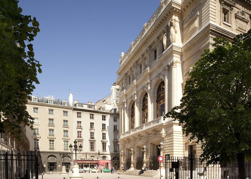 Ile-de-France Paris Exterior Detail