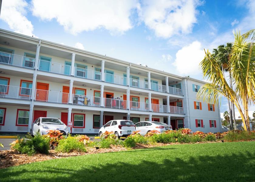  Seven Mile Beach Property grounds