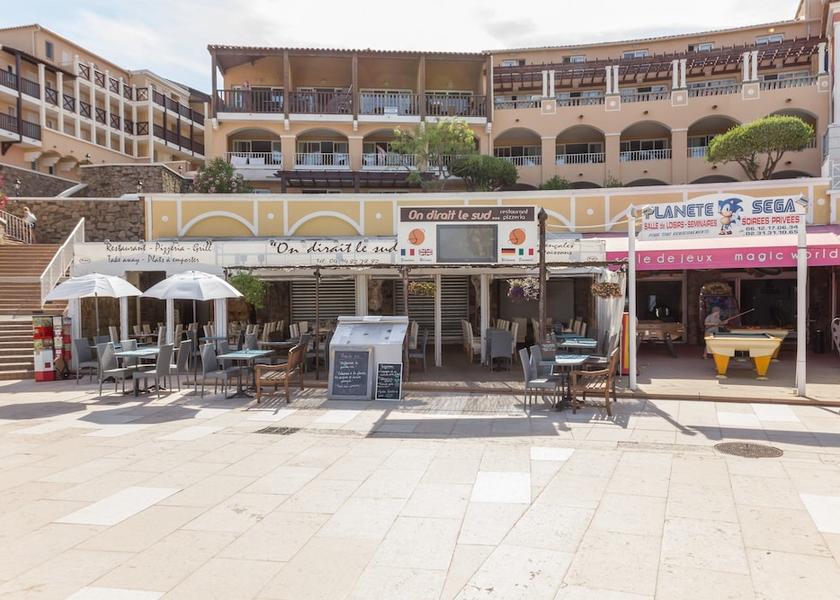 Provence - Alpes - Cote d'Azur Saint-Raphael Pool Side Bar