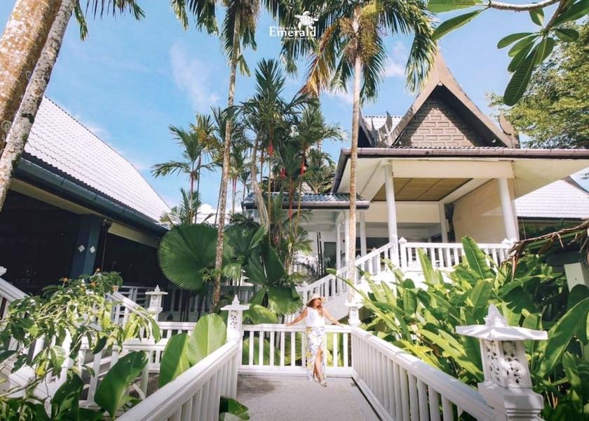  Thai Mueang Exterior Detail