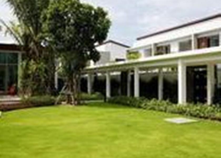 Phuket Choeng Thale Courtyard